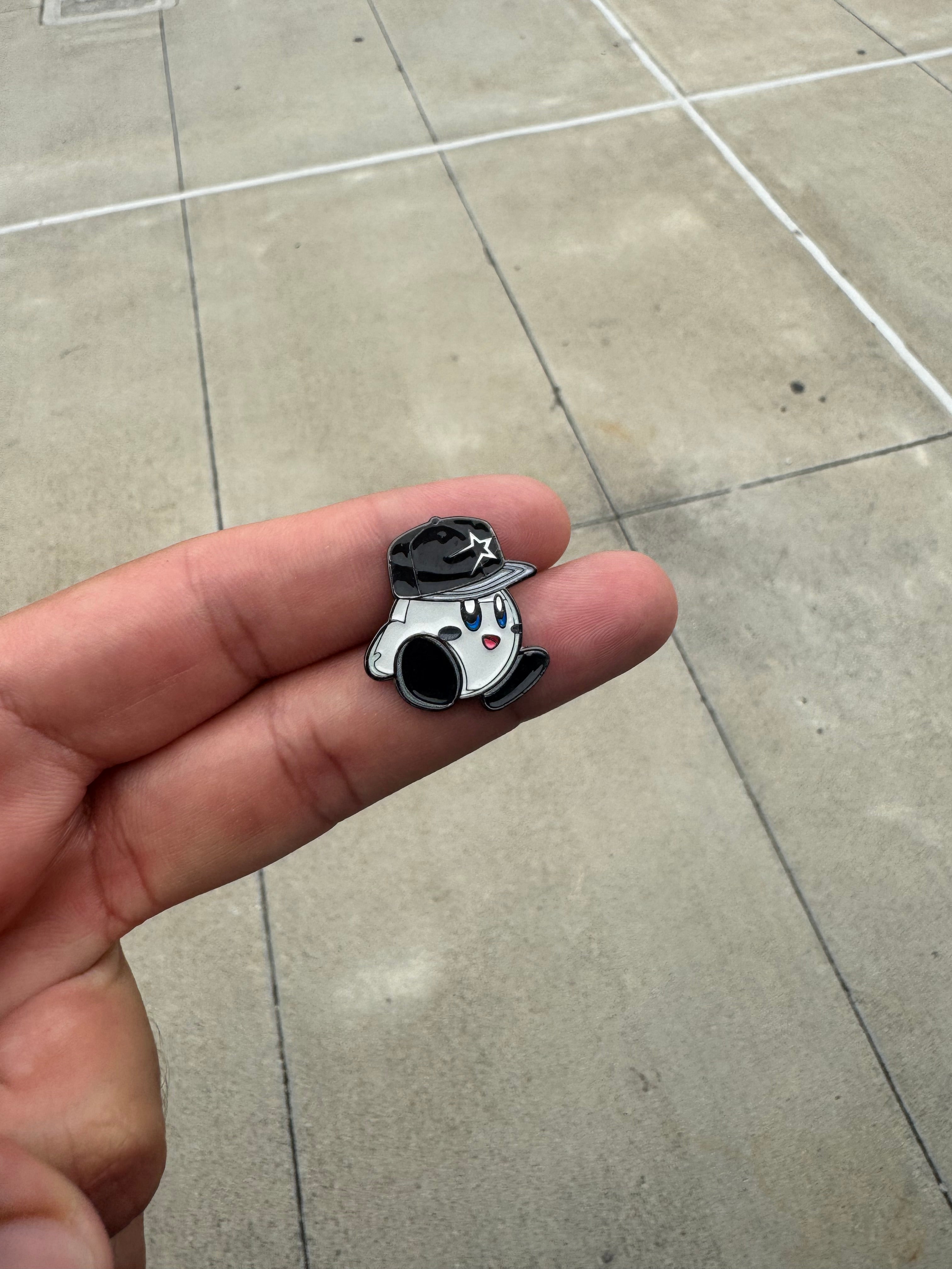 Kirby Pin (Black Stros Hat)
